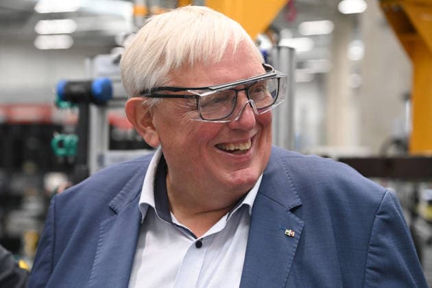 Karl-JoÂ­sef LAUMANN, CDU, Minister fuer Arbeit, Gesundheit und Soziales des Landes Nordrhein-Westfalen, Portraet, Porträt, Portrait, Angeschnittenes Einzelbild, Einzelmotiv, mit Schutzbrille, Karl-JoÂ­sef LAUMANN, CDU, Minister fuer Arbeit, Gesundheit und Soziales des Landes Nordrhein-Westfalen, besucht im Rahmen seiner Ausbildungstour die Firma WILO SE Maschinenbau und Pumpensysteme, am 20.08.2026, *** Karl Josef LAUMANN, CDU, Minister of Labor, Health, and Social Affairs of the State of North Rhine-Westphalia, portrait, cropped single image, single subject, wearing safety goggles, Karl Josef LAUMANN, CDU, Minister of Labor, Health, and Social Affairs of the State of North Rhine-Westphalia, visits WILO SE Maschinenbau und Pumpensyst