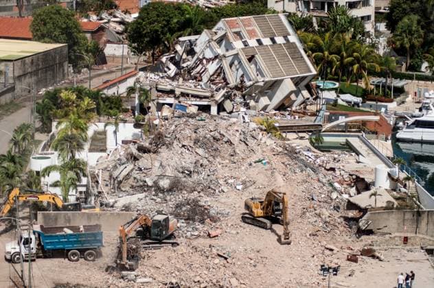 Earthquake damage remains along Venezuela™s coast LA GUAIRA, VENEZUELA, AUGUST 20, 2026: Collapsed residential and hotel structures remain along the coastline of La Guaira nearly two months after an earthquake struck Venezuela s central coast. The damaged buildings stand near marinas and the Caribbean Sea as assessments continue on the condition and stability of affected areas. La Guaira Venezuela (Bolivarian Republic of) Copyright: x xMarioxFloresx xJNAxPressx