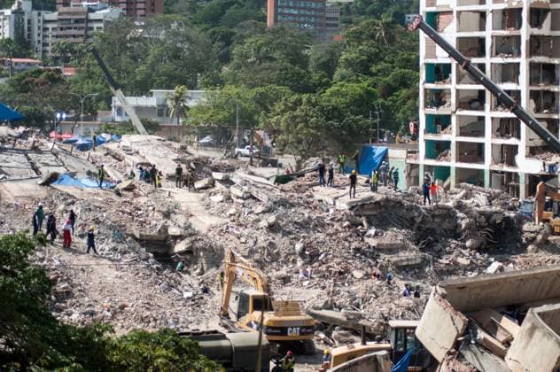 Earthquake damage remains along Venezuela™s coast LA GUAIRA, VENEZUELA, AUGUST 20, 2026: Collapsed residential and hotel structures remain along the coastline of La Guaira nearly two months after an earthquake struck Venezuela s central coast. The damaged buildings stand near marinas and the Caribbean Sea as assessments continue on the condition and stability of affected areas. La Guaira Venezuela (Bolivarian Republic of) Copyright: x xMarioxFloresx xJNAxPressx