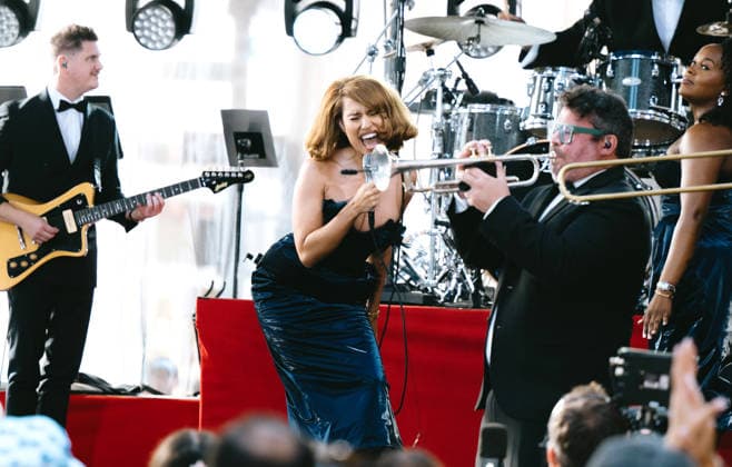 August 20, 2026, New York, Ny, United States: Raye performs at The Today Show 2026 Citi Concert Series. Held at Rockefeller Plaza in New York. Dinara Khairova Zuma Press August 20, 2026. New York United States  - ZUMAp281 20260820_zea_p281_011 Copyright: xPhotoxImagexPressx