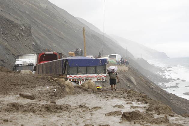 Heavy rains cause disaster on the South Pan-American Highway AREQUIPA, PERU - AUGUST 20: A view destruction after heavy rains that led to mudslides and landslides at Ocona, Camana province of Arequipa, Peru on August 20, 2026. The main problem is on the Pan-American Highway South, on the Ocona-Atico section, where mud, rocks, and debris have blocked traffic. Numerous buses, trucks, and private vehicles remain stranded, while passengers seek alternative routes to continue their journeys. Difficulties accessing food and fuel have also been reported. Ronald Mamani Villalba Anadolu Arequipa Peru. Editorial use only. Please get in touch for any other usage.  Copyright: x2026xAnadoluxRonaldxMamanixVillalbax