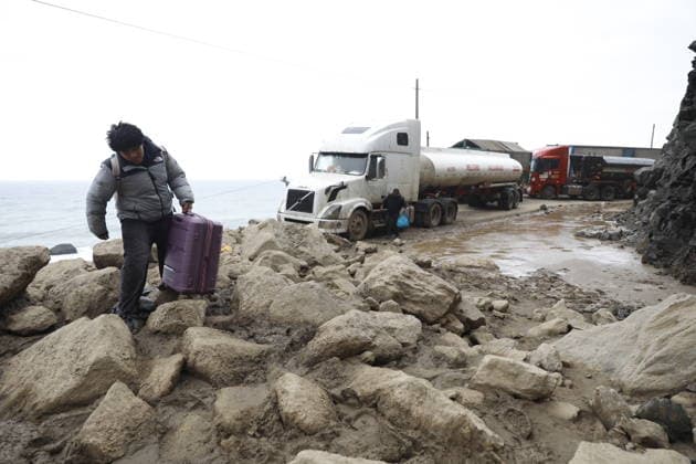Heavy rains cause disaster on the South Pan-American Highway AREQUIPA, PERU - AUGUST 20: A view destruction after heavy rains that led to mudslides and landslides at Ocona, Camana province of Arequipa, Peru on August 20, 2026. The main problem is on the Pan-American Highway South, on the Ocona-Atico section, where mud, rocks, and debris have blocked traffic. Numerous buses, trucks, and private vehicles remain stranded, while passengers seek alternative routes to continue their journeys. Difficulties accessing food and fuel have also been reported. Ronald Mamani Villalba Anadolu Arequipa Peru. Editorial use only. Please get in touch for any other usage.  Copyright: x2026xAnadoluxRonaldxMamanixVillalbax