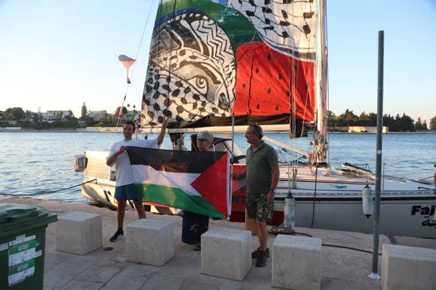 Italian and Albanian Pro Palestinian activists sail to Vlore from Italy BRINDISI, ITALY - AUGUST 20: Several dozen Italian and Albanian Pro Palestine activists, set sail last night from the Italian port of Brindisi, Italy bound for Vlore, Albania, on August 20, 2026. The activist were aboard several boats from the Global Sumud Flotilla that were damaged and left adrift by the Israeli military during the Global Sumud Flotilla’s last mission to Gaza. On the 35th anniversary of the events in Vlora (when thousands of Albanian seeking asylum arrived in Puglia on a ship overcrowded with people), few children of the survivors of this tragedy return to Albania aboard the Flotilla’s boats to support the Flamingo Revolution - a popular protest move  Copyright: x2026xAnadoluxMichelexLuigixEdoardoxNovagax