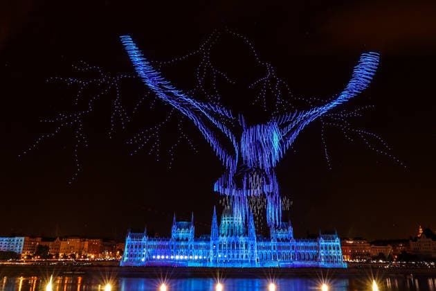 (260821) -- BUDAPEST, Aug. 21, 2026 -- A drone formation depicts the Turul bird, a national symbol of Hungary, at an evening show featuring fireworks, choreographed drone displays and light projections held to celebrate the Hungarian national day in Budapest, Hungary, Aug. 20, 2026. (Photo by Xinhua) HUNGARY-BUDAPEST-NATIONAL DAY-CELEBRATIONS-EVENING SHOW DavidxBalogh 
