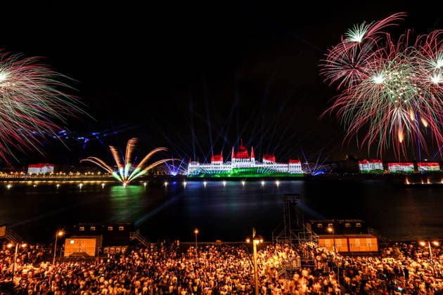 (260821) -- BUDAPEST, Aug. 21, 2026 -- An evening show featuring fireworks, choreographed drone displays and light projections is held to celebrate the Hungarian national day in Budapest, Hungary, Aug. 20, 2026. (Photo by Xinhua) HUNGARY-BUDAPEST-NATIONAL DAY-CELEBRATIONS-EVENING SHOW DavidxBalogh 
