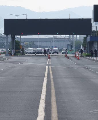 Hyundai Motor workers launch 1-day strike Hyundai Motor workers launch 1-day strike Few vehicles are seen in front of the main gate of a plant of Hyundai Motor Co. in the southeastern city of Ulsan on Aug. 21, 2026, after the carmaker s unionized workers launched a one-day strike the same day, marking the first time to do so in 10 years. (Yonhap) 2026-08-21 10:45:16 < 1980-2026 YONHAPNEWS AGENCY. .> ¿ï»ê±¤¿ª½Ã EDITORIAL USE ONLY  Copyright: xx PYH2026082104280031500 YonhapxNewsx yonphotos255814
