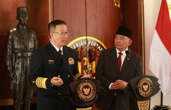Chinese Defense Minister Dong Jun meets Indonesian counterpart in Jakarta JAKARTA, INDONESIA - AUGUST 21: Indonesian Defense Minister Sjafrie Sjamsoeddin (R) and Chinese Defense Minister Admiral Dong Jun (L) hold a press conference following a meeting at the Ministry of Defense headquarters in Jakarta, Indonesia, on Friday, August 21, 2026. Dong Jun’s visit aims to strengthen bilateral relations and discuss various forms of military cooperation. Eko Siswono Toyudho Anadolu Jakarta Indonesia. Editorial use only. Please get in touch for any other usage.  Copyright: x2026xAnadoluxEkoxSiswonoxToyudhox