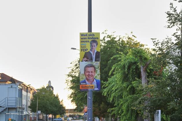 Bitterfeld-Wolfen, Sachsen-Anhalt, Deutschland, 20.08.2026: Wahlplakate für die Landtagswahl 2026 mit Lydia Hüskens (FDP) und Sven Schulze (CDU) *** Bitterfeld-Wolfen, Saxony-Anhalt, Germany, August 20, 2026: Election posters for the 2026 state election featuring Lydia Hüskens (FDP) and Sven Schulze (CDU) Copyright: xdtsxNachrichtenagenturx dts_130642