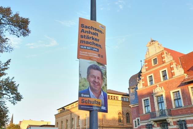 Bitterfeld-Wolfen, Sachsen-Anhalt, Deutschland, 20.08.2026: Wahlplakate für die Landtagswahl 2026 mit Sven Schulze (CDU) *** Bitterfeld-Wolfen, Saxony-Anhalt, Germany, August 20, 2026: Campaign posters for the 2026 state election featuring Sven Schulze of the CDU Copyright: xdtsxNachrichtenagenturx dts_130635