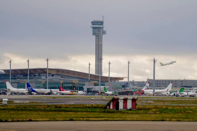 Flygelederforeningen gar ut i streik Gardermoen 20260821. Tarnet pa Oslo lufthavn. Meklingen i oppgjoret for flygelederne pa norske flyplasser endte i brudd. Na blir det streik blant flygeledere pa Gardermoen og pa Flesland. Foto: Stian Lysberg Solum NTB Gardermoen Norge 0W4aofg0iFA EDITORIAL USE ONLY Ref:_BNC0W4aofg0iFA.jpg *** Air Traffic Controllers Union Goes on Strike at Gardermoen, August 21, 2026. At Oslo Airport. Mediation in the collective bargaining agreement for air traffic controllers at Norwegian airports broke down. Now, air traffic controllers at Gardermoen and Flesland will go on strike. Photo: Stian Lysberg Solum NTB Gardermoen Norway 0W4aofg0iFA EDITORIAL USE ONLY Ref BNC0W4aofg0iFA jpg  Copyright: xStianxLysbergxSolumx xNTBx