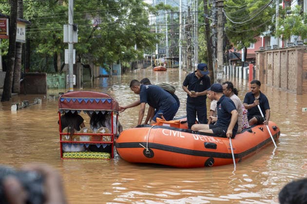 Heavy monsoon rains cause floodings in Assam GUWAHATI, ASSAM, INDIA - AUGUST 21: SDRF personnels rescue residents from a waterlogged area following heavy rainfall and flooding in Guwahati, India on August 21, 2026. David Talukdar Anadolu Guwahati India. Editorial use only. Please get in touch for any other usage.  Copyright: x2026xAnadoluxDavidxTalukdarx