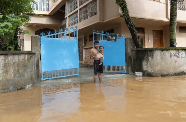 Heavy monsoon rains cause floodings in Assam GUWAHATI, ASSAM, INDIA - AUGUST 21: Residents commute in a cycle rickshaw through a flooded street after heavy monsoon rains in Guwahati, India on August 21, 2026. David Talukdar Anadolu Guwahati India. Editorial use only. Please get in touch for any other usage.  Copyright: x2026xAnadoluxDavidxTalukdarx