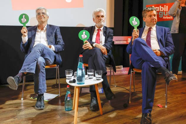 Olaf Meister, Armin Willigmann und Sven Schulze beim Politsnak des DGB Halle-Dessau und des Landesbüros Sachsen-Anhalt im Puschkino. Halle (Saale), 20.08.2026 *** Olaf Meister, Armin Willigmann, and Sven Schulze at the political discussion hosted by the DGB Halle-Dessau and the Saxony-Anhalt Regional Office at the Puschkino in Halle-Saale, August 20, 2026 Foto:xR.xStoffelsx xFuturexImagex politsnack_6806