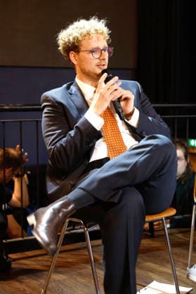 Tim Kehrwieder beim Politsnak des DGB Halle-Dessau und des Landesbüros Sachsen-Anhalt im Puschkino. Halle (Saale), 20.08.2026 *** Tim Kehrwieder at the political discussion hosted by the DGB Halle-Dessau and the Saxony-Anhalt Regional Office at the Puschkino in Halle-Saale, August 20, 2026 Foto:xR.xStoffelsx xFuturexImagex politsnack_6812