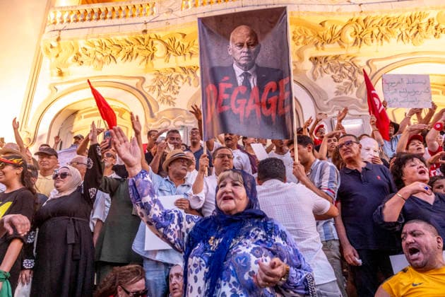 Protesters March Against Tunisian President Kais Saied - Tunis Protesters march through central Tunis, Tunisia on August 20, 2026, against President Kais Saied, demanding his resignation and greater political freedoms while calling for the release of detainees and opponents, as seen with portraits of Saied crossed out with the slogan DEGAGE and Tunisian flags, amid growing social unrest following weeks of extreme heat, water and electricity cuts, and shortages of essential medicines and products. Photo by Nicolas Fauque Images de Tunisie ABACAPRESS.COM Tunis Tunisia  Copyright: xFauquexNicolas ImagesxdexTunisie ABACAx