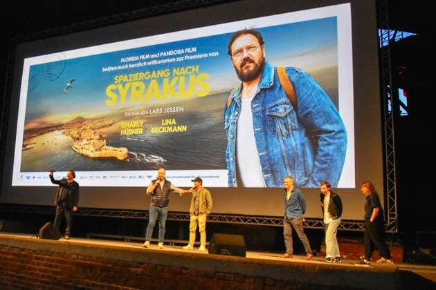 Charly Huebner, Lars Jessen, Spaziergang nach Syrakus, Stadtwerke Sommerkino , Landschaftspark, Duisburg, NORDRHEIN WESTFALEN, am 20.08.2026 NORDRHEIN WESTFALEN DEUTSCHLAND *** Charly Huebner, Lars Jessen, Walk to Syracuse, Stadtwerke Summer Cinema, Landschaftspark, Duisburg, North Rhine-Westphalia, on August 20, 2026, North Rhine-Westphalia, Germany