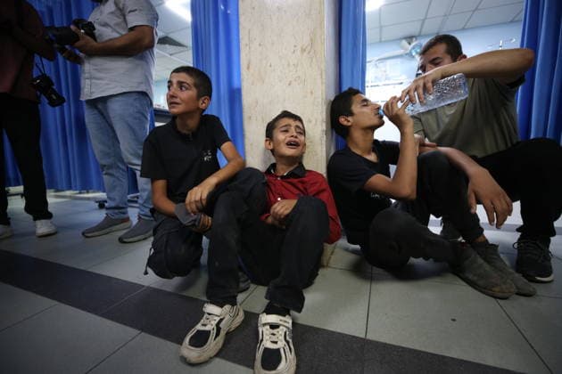Israeli fire kills Palestinian teen during Hebron raid HEBRON, WEST BANK, PALESTINE - AUGUST 21: Relatives of 17-year-old Palestinian teen Karim Sand Al-Shalalda, who was killed by Israeli fire during a raid in Hebron s Hamroush, mourn his loss at Al-Mizan Specialized Hospital in Hebron, West Bank, Palestine on August 21, 2026. Wisam Hashlamoun Anadolu Hebron West Bank. Editorial use only. Please get in touch for any other usage.  Copyright: x2026xAnadoluxWisamxHashlamounx