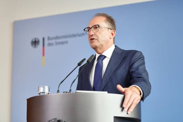 Berlin, Deutschland, 21.08.2026: Bundesinnenministerium: Statement zu Fund von Waffendepot: Bundesminister des Innern Alexander Dobrindt (CSU) *** Berlin, Germany, August 21, 2026 Federal Ministry of the Interior Statement on the Discovery of a Weapons Cache Federal Minister of the Interior Alexander Dobrindt (CSU) Copyright: xdtsxNachrichtenagenturx dts_130763
