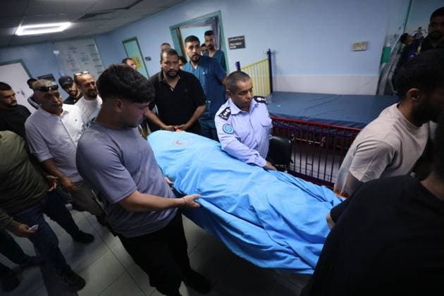 17-Year-Old Palestinian Killed in Settler Attack SA IR, EAST OF HEBRON AUGUST 21, 2026: Moments of farewell for 17-year-old martyr Karim Al-Shalaldeh from Sa™ir, east of Hebron, who was killed in a settler attack on the village. The attack also left three other Palestinians injured, a home burned, and caused further assaults. Hebron Palestine, State of Copyright: x xMosabxshawerx xJNAxPressx