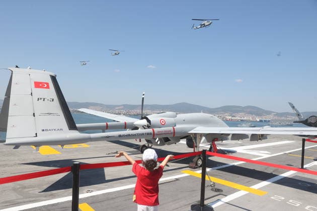 TEKNOFEST Blue Homeland KOCAELI, TURKIYE - AUGUST 21: A view of Bayraktar TB3 carrier-based medium-altitude long-endurance (MALE) unmanned combat aerial vehicle (UCAV) on display during the TEKNOFEST Blue Homeland at the Golcuk Naval Shipyard Command in Kocaeli, Turkiye, on August 21, 2026. Organized under the main leadership of the Turkish National Defense Ministry and the Turkish Technology Team Foundation (T3 Foundation), with Anadolu as the Global Communication Partner, the event showcases Turkiye s maritime power, defense capabilities, and indigenous technologies. Gathering technology and defense industry enthusiasts around a maritime focus, the festival will welcome visitors through August 23. Tahir Turan Eroglu Anadolu Kocaeli Turk  Copyright: x2026xAnadoluxTahirxTuranxEroglux