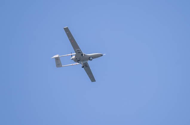 TEKNOFEST Blue Homeland KOCAELI, TURKIYE - AUGUST 21: Bayraktar TB2 and TB3 carrier-based medium-altitude long-endurance (MALE) unmanned combat aerial vehicles (UCAV) perform demonstration flight during the TEKNOFEST Blue Homeland at the Golcuk Naval Shipyard Command in Kocaeli, Turkiye, on August 21, 2026. Organized under the main leadership of the Turkish National Defense Ministry and the Turkish Technology Team Foundation (T3 Foundation), with Anadolu as the Global Communication Partner, the event showcases Turkiye s maritime power, defense capabilities, and indigenous technologies. Gathering technology and defense industry enthusiasts around a maritime focus, the festival will welcome visitors through August 23. Ibrahim Yozoglu Anadol  Copyright: x2026xAnadoluxIbrahimxYozoglux