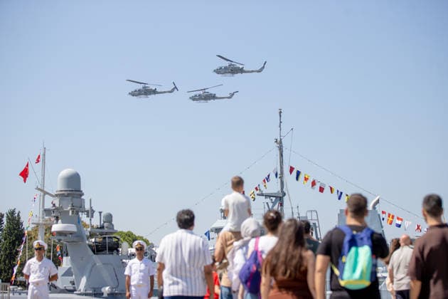 TEKNOFEST Blue Homeland KOCAELI, TURKIYE - AUGUST 21: Seahawk and Cobra helicopters belonging to the Turkish Naval Forces perform demonstration flight as TEKNOFEST Blue Homeland continues at the Golcuk Naval Shipyard Command in Kocaeli, Turkiye, on August 21, 2026. Organized under the main leadership of the Turkish National Defense Ministry and the Turkish Technology Team Foundation (T3 Foundation), with Anadolu as the Global Communication Partner, the event showcases Turkiye s maritime power, defense capabilities, and indigenous technologies. Gathering technology and defense industry enthusiasts around a maritime focus, the festival will welcome visitors through August 23. Ibrahim Yozoglu Anadolu Kocaeli Turkey. Editorial use only. Pleas  Copyright: x2026xAnadoluxIbrahimxYozoglux