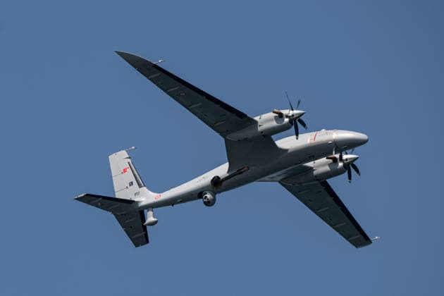 TEKNOFEST Blue Homeland KOCAELI, TURKIYE - AUGUST 21: Multirole high-altitude long-endurance (HALE) unmanned combat aerial vehicle, (UCAV) Bayraktar Akinci perform demonstration flight as TEKNOFEST Blue Homeland continues at the Golcuk Naval Shipyard Command in Kocaeli, Turkiye, on August 21, 2026. Organized under the main leadership of the Turkish National Defense Ministry and the Turkish Technology Team Foundation (T3 Foundation), with Anadolu as the Global Communication Partner, the event showcases Turkiye s maritime power, defense capabilities, and indigenous technologies. Gathering technology and defense industry enthusiasts around a maritime focus, the festival will welcome visitors through August 23. Celal Gunes Anadolu Kocaeli Tur  Copyright: x2026xAnadoluxCelalxGunesx
