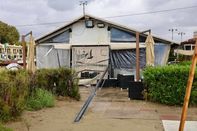 RECORD DATE NOT STATED IPA87664885 - Versilia (Lu) Two tornadoes struck Viareggio and Marina di Pietrasanta, causing damage to beach resorts and toppling trees onto houses and streets. Pictured: damage to a beach resort in Viareggio  Copyright: xx xx 87664885.jpeg