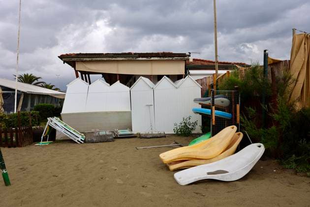 RECORD DATE NOT STATED IPA87664888 - Versilia (Lu) Two tornadoes struck Viareggio and Marina di Pietrasanta, causing damage to beach resorts and toppling trees onto houses and streets. Pictured: damage to a beach resort in Viareggio  Copyright: xx xx 87664888.jpeg