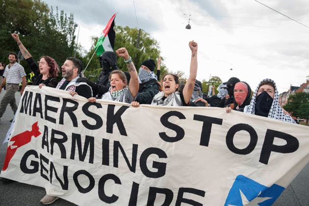 Denmark Demonstration A Demonstration near shipping company A.P. Moeller - Maersk in Copenhagen, Denmark, Friday, August 21, 2026. The demonstrators are carrying a banner demanding Maersk stop arming genocide . (Photo: Liselotte Sabroe Ritzau Scanpix) , Copenhagen Denmark *** Denmark Demonstration: A demonstration near the shipping company A.P. Møller-Maersk in Copenhagen, Denmark, on Friday, August 21, 2026. The demonstrators are carrying a banner demanding that Maersk stop arming genocide. Photo: Liselotte Sabroe, Ritzau Scanpix, Copenhagen, Denmark  Copyright: Ritzau Scanpix LiselottexSabroex spdk20260821-161800-L