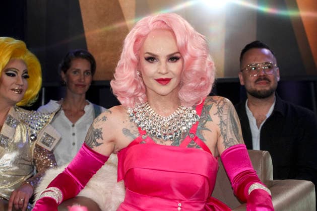 ABB TALKSHOW- Belle la Donna Hamburger Burlesque Kuenstlerin, Saengerin, Tarnzerin zu Gast in der NDR Talkshow unter dem Motto 400 Jahre Reeperbahn Spezial aus dem NDR 3 Studio am Freitag 21.AUGUST 2027 in Hamburg Aufzeichnung vom 01.07.2026 Hamburg Deutschland *** ABB TALK SHOW Belle la Donna, Hamburg-based burlesque artist and singer, dancer as a guest on the NDR talk show themed 400 Years of the Reeperbahn Special from the NDR 3 studio on Friday, August 21, 2027, in Hamburg; recorded on July 1, 2026, in Hamburg, Germany