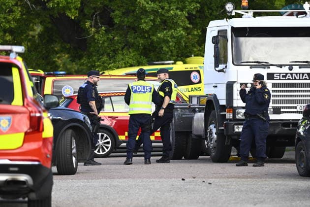 Police and emergency personnel outside Brinellskolan during a major emergency response after a man with a sword reportedly injured several people at the school in Fagersta, Sweden on august 21, 2026. STOCKHOLM SWEDEN x10080x *** Police and emergency personnel outside Brinellskolan during a major emergency response after a man with a sword reportedly injured several people at the school in Fagersta, Sweden, on August 21, 2026 STOCKHOLM SWEDEN x10080x  Copyright: xFredrikxSandberg TTx SCHOOL ATTACK SWEDEN FAGERSTA cNuOqgYnCgc