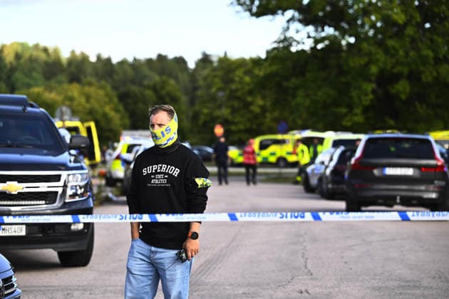 Police and emergency personnel outside Brinellskolan during a major emergency response after a man with a sword reportedly injured several people at the school in Fagersta, Sweden on august 21, 2026. STOCKHOLM SWEDEN x10080x *** Police and emergency personnel outside Brinellskolan during a major emergency response after a man with a sword reportedly injured several people at the school in Fagersta, Sweden, on August 21, 2026 STOCKHOLM SWEDEN x10080x  Copyright: xFredrikxSandberg TTx SCHOOL ATTACK SWEDEN FAGERSTA cFg2Ni4is2o
