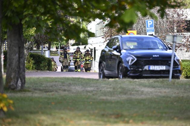 Police and emergency personnel outside Brinellskolan during a major emergency response after a man with a sword reportedly injured several people at the school in Fagersta, Sweden on august 21, 2026. STOCKHOLM SWEDEN x10080x *** Police and emergency personnel outside Brinellskolan during a major emergency response after a man with a sword reportedly injured several people at the school in Fagersta, Sweden, on August 21, 2026 STOCKHOLM SWEDEN x10080x  Copyright: xFredrikxSandberg TTx SCHOOL ATTACK SWEDEN FAGERSTA _q00PlZP_68