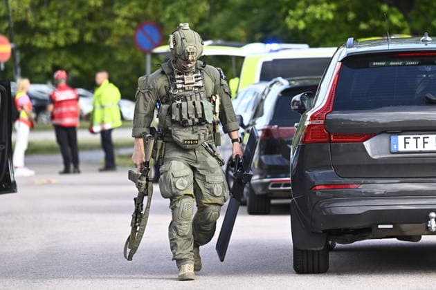 STOCKHOLM, SVERIGE 20260821 Polis och räddningstjänst pa plats med en större insats vid Brinellskolan i Fagersta efter att flera personer ska ha skadats av en man med svärd. STOCKHOLM SVERIGE x10080x *** STOCKHOLM, SWEDEN 20260821 Police and emergency responders are on the scene conducting a major operation at Brinell School in Fagersta after several people were reportedly injured by a man wielding a sword STOCKHOLM SWEDEN x10080x  Copyright: xFredrikxSandberg TTx POLISINSATS SKOLA FAGERSTA A28Ihqe4FHk