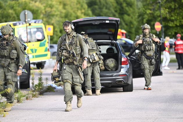 STOCKHOLM, SVERIGE 20260821 Polis och räddningstjänst pa plats med en större insats vid Brinellskolan i Fagersta efter att flera personer ska ha skadats av en man med svärd. STOCKHOLM SVERIGE x10080x *** STOCKHOLM, SWEDEN 20260821 Police and emergency responders are on the scene conducting a major operation at Brinell School in Fagersta after several people were reportedly injured by a man wielding a sword STOCKHOLM SWEDEN x10080x  Copyright: xFredrikxSandberg TTx POLISINSATS SKOLA FAGERSTA HObjn_ITaJo
