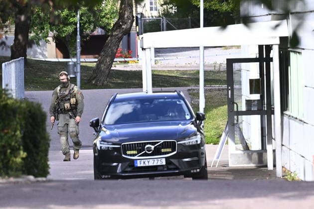 STOCKHOLM, SVERIGE 20260821 Polis och räddningstjänst pa plats med en större insats vid Brinellskolan i Fagersta efter att flera personer ska ha skadats av en man med svärd. STOCKHOLM SVERIGE x10080x *** STOCKHOLM, SWEDEN 20260821 Police and emergency services are on the scene conducting a major operation at Brinell School in Fagersta after several people were reportedly injured by a man wielding a sword STOCKHOLM SWEDEN x10080x  Copyright: xFredrikxSandberg TTx POLISINSATS SKOLA FAGERSTA zroBtjMW9LA