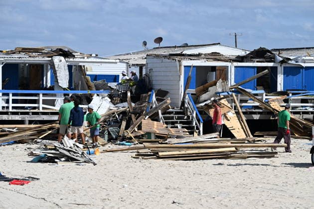 Tornado damage at Atlantic Beach in Long Island, New York NEW YORK, UNITED STATES - AUGUST 21: Emergency personnel and cleanup crews work amidst debris at the Sun and Surf Beach Club in Atlantic Beach, Long Island, New York, United States on August 21, 2026, following a rare tornado touchdown. The storm made landfall at approximately 7:11 p.m. on Thursday evening as a waterspout before moving ashore, destroying roughly 50 cabanas and tearing off roofs across the facility while nearly 100 people were present. Nassau County declared a state of emergency overnight as search teams swept the property, reporting only one minor injury, while the National Weather Service officially confirmed the tornadic event on Friday morning Kyle Mazza Anadolu  Copyright: x2026xAnadoluxKylexMazzax