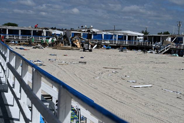 Tornado damage at Atlantic Beach in Long Island, New York NEW YORK, UNITED STATES - AUGUST 21: Emergency personnel and cleanup crews work amidst debris at the Sun and Surf Beach Club in Atlantic Beach, Long Island, New York, United States on August 21, 2026, following a rare tornado touchdown. The storm made landfall at approximately 7:11 p.m. on Thursday evening as a waterspout before moving ashore, destroying roughly 50 cabanas and tearing off roofs across the facility while nearly 100 people were present. Nassau County declared a state of emergency overnight as search teams swept the property, reporting only one minor injury, while the National Weather Service officially confirmed the tornadic event on Friday morning Kyle Mazza Anadolu  Copyright: x2026xAnadoluxKylexMazzax