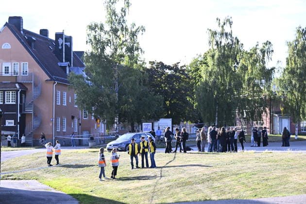FAGERSTA, SVERIGE 20260821 Polis och räddningstjänst pa plats med en större insats vid Brinellskolan i Fagersta efter att flera personer ska ha skadats av en man med svärd. FAGERSTA SVERIGE x10080x *** FAGERSTA, SWEDEN 20260821 Police and emergency services are on the scene conducting a major operation at Brinell School in Fagersta after several people were reportedly injured by a man wielding a sword. FAGERSTA, SWEDEN x10080x  Copyright: xFredrikxSandberg TTx POLISINSATS SKOLA FAGERSTA eH179CD4VMw