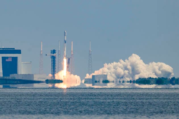 August 21, 2026, Cape Canaveral, Florida, USA: A SpaceX Falcon 9 rocket carrying 29 Starlink satellites, lifts off from Space Launch Complex-40 at Cape Canaveral Space Force Station, Florida, at 11:14 a.m. EDT on Aug. 21, 2026. Cape Canaveral USA  - ZUMAb268 20260821_znp_b268_005 Copyright: xJenniferxBriggsx
