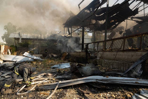 Aftermath of Russian drone attack in Kramatorsk, Ukraine KRAMATORSK, UKRAINE - AUGUST 21: Firefighters work at a fire at a warehouse following a Russian drone strike in Kramatorsk, Ukraine, on August 21, 2026. Francisco Richart Anadolu Donetsk Oblast Ukraine. Editorial use only. Please get in touch for any other usage.  Copyright: x2026xAnadoluxFranciscoxRichartx