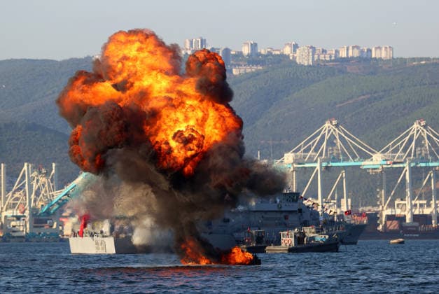 TEKNOFEST Blue Homeland KOCAELI, TURKIYE - AUGUST 21: Underwater Assault (SAT) and Underwater Defense Group (SAS) Commands perform demonstrations as TEKNOFEST Blue Homeland continues at the Golcuk Naval Shipyard Command in Kocaeli, Turkiye, on August 21, 2026. Organized under the main leadership of the Turkish National Defense Ministry and the Turkish Technology Team Foundation (T3 Foundation), with Anadolu as the Global Communication Partner, the event showcases Turkiye s maritime power, defense capabilities, and indigenous technologies. Gathering technology and defense industry enthusiasts around a maritime focus, the festival will welcome visitors through August 23. Ali Atmaca Anadolu Kocaeli Turkey. Editorial use only. Please get in t  Copyright: x2026xAnadoluxAlixAtmacax
