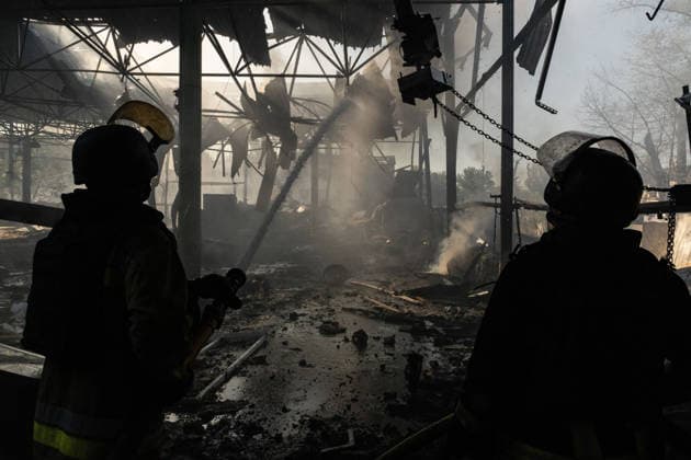 Aftermath of Russian drone attack in Kramatorsk, Ukraine KRAMATORSK, UKRAINE - AUGUST 21: Firefighters work to extinguish a fire at a warehouse following a Russian drone strike in Kramatorsk, Ukraine, on August 21, 2026. Francisco Richart Anadolu Donetsk Oblast Ukraine. Editorial use only. Please get in touch for any other usage.  Copyright: x2026xAnadoluxFranciscoxRichartx