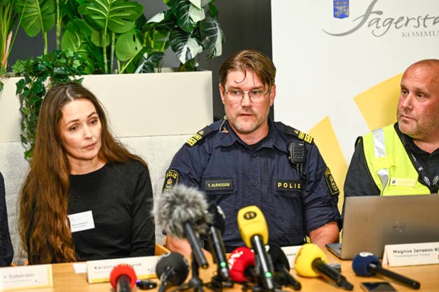 FAGERSTA, SVERIGE 20260821 Kommundirektör Karilina Berglund, polisens presstalesperson Magnus Jansson Klarin och lolklaomradeschef Tommy Alriksson da Fagersta kommun och polisen haller pressträff med anledning av skoldadet mot Brinellskolan tidigare under dagen, där flera personer ska ha skadats av en man med svärd. FAGERSTA SVERIGE x10080x *** FAGERSTA, SWEDEN, August 21, 2026: City Manager Karilina Berglund, Police Press Spokesperson Magnus Jansson Klarin, and Civil Defense Director Tommy Alriksson, as Fagersta Municipality and the police hold a press conference regarding the attack on Brinell School earlier today, in which several people were reportedly injured by a man wielding a sword. FAGERSTA, SWEDEN x10080x  Copyright: xFredrikxSandberg TTx POLISINSATS SKOLA FAGERSTA ZyIdACNnsbg