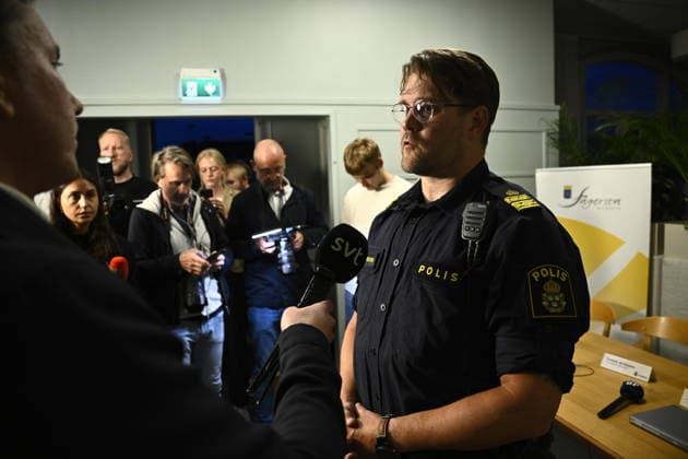 FAGERSTA, SVERIGE 20260821 Polisens presstalesperson Magnus Jansson Klarin da Fagersta kommun och polisen haller pressträff med anledning av skoldadet mot Brinellskolan tidigare under dagen, där flera personer ska ha skadats av en man med svärd. FAGERSTA SVERIGE x10080x *** FAGERSTA, SWEDEN 20260821 Police press spokesperson Magnus Jansson Klarin, along with Fagersta Municipality and the police, held a press conference regarding the school attack on Brinell School earlier today, in which several people were reportedly injured by a man wielding a sword. FAGERSTA, SWEDEN x10080x  Copyright: xFredrikxSandberg TTx POLISINSATS SKOLA FAGERSTA VWgzqRT6uEQ