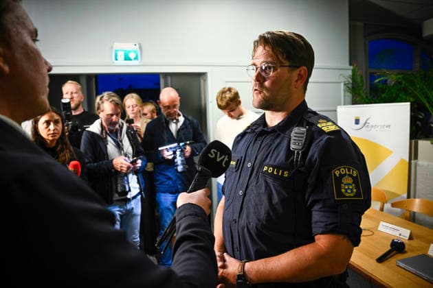 FAGERSTA, SVERIGE 20260821 Polisens presstalesperson Magnus Jansson Klarin da Fagersta kommun och polisen haller pressträff med anledning av skoldadet mot Brinellskolan tidigare under dagen, där flera personer ska ha skadats av en man med svärd. FAGERSTA SVERIGE x10080x *** FAGERSTA, SWEDEN 20260821 Police press spokesperson Magnus Jansson Klarin, along with Fagersta Municipality and the police, held a press conference regarding the school attack on Brinell School earlier today, in which several people were reportedly injured by a man wielding a sword. FAGERSTA, SWEDEN x10080x  Copyright: xFredrikxSandberg TTx POLISINSATS SKOLA FAGERSTA VWgzqRT6uEQ