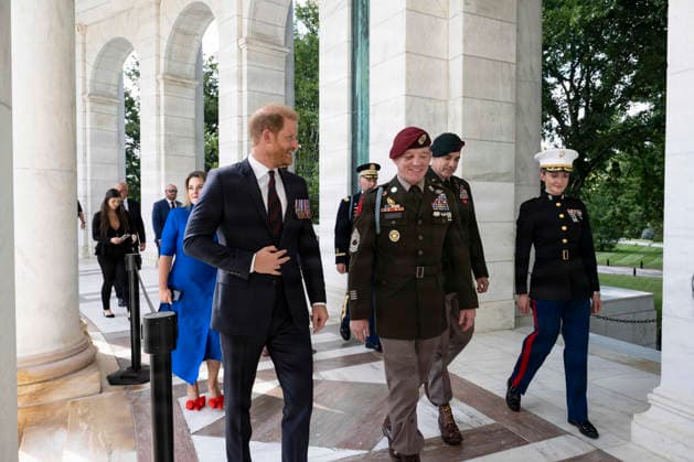 August 21, 2026, Arlington, Va, United States of America: BritainÃ¢â‚¬â ¢s Prince Harry, left, walks with U.S. Army Master Sgt. Colton Smith, U.S. Marine Corps Reserve Maj. Brie Burgett and U.S. Army Chief Warrant Officer 3 Marko Choma through the Memorial Amphitheater before taking part in a public Wreath-Laying Ceremony at the Tomb of the Unknown Soldier at Arlington National Cemetery, August 19, 2026 in Arlington, Virginia. Arlington United States of America - ZUMAp138 20260821_zaa_p138_001 Copyright: xElizabethxFraser U.S.xArmyx