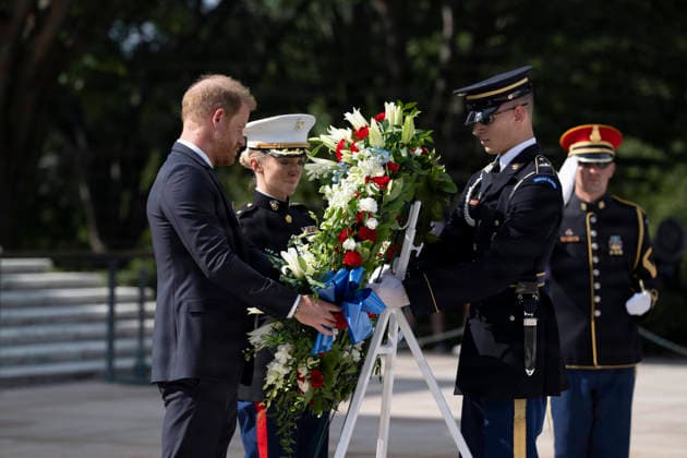 August 21, 2026, Arlington, Va, United States of America: BritainÃ¢â‚¬â ¢s Prince Harry, U.S. Army Master Sgt. Colton Smith, U.S. Marine Corps Reserve Maj. Brie Burgett and U.S. Army Chief Warrant Officer 3 Marko Choma take part in a public Wreath-Laying Ceremony at the Tomb of the Unknown Soldier at Arlington National Cemetery, August 19, 2026 in Arlington, Virginia. Arlington United States of America - ZUMAp138 20260821_zaa_p138_012 Copyright: xElizabethxFraser U.S.xArmyx