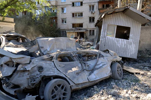 RECORD DATE NOT STATED Damaged civilian cars in the courtyard of a multi-storey residential building following a Russian missile attack in Kyiv’s Solomianskyi district, Ukraine, on August 20, 2026. Eight people were killed in the district as a result of Russia’s overnight massive combined attack. At least 16 multi-storey residential buildings were damaged, including a nine-storey building whose upper floors were destroyed, as well as a school, a kindergarten and premises of a children’s hospital. State Emergency Service rescuers and municipal workers are dismantling hazardous structures and clearing debris at the impact sites. An emergency assistance centre has been set up for those affected (Photo by Pavlo Bahmut Ukrinform) Aftermath of Russian strike in Solomia  Copyright: xPavloxBahmutx